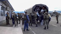 Властите в Степанакерт засега се съгласяват да разпуснат армията си и предадат тежкото въоръжение