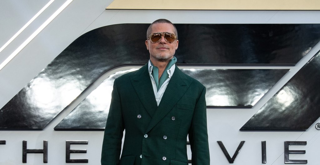 5. Брад Пит - 41 милиона долара
„F1: Филмът“ беше най-амбициозният филмов проект на Apple досега, като технологичният гигант не пожали средства, за да осигури продуцент (Джери Брукхаймър), режисьор (Джозеф Косински) и звезда, които да превърнат филма в истински кинохит.
Apple се съгласи да предложи на 62-годишния Брад Пит традиционно участие в брутните приходи, вместо обичайното за стрийминг платформите авансово изкупуване на правата. Това позволи на актьора да получи дял от над 600 милиона долара приходи от боксофиса на филма.