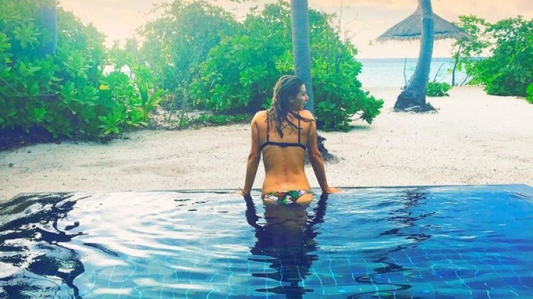 Приказната почивка на Цвети на тайнствения остров в снимки...