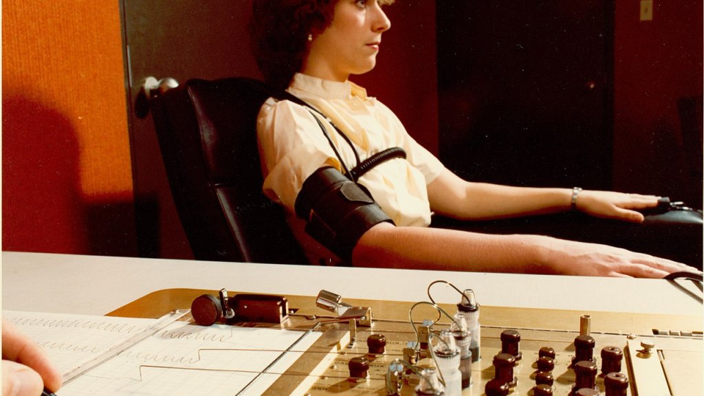 1280px-Administration_of_Polygraph