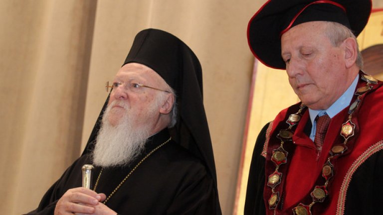 Причината - подкрепата на патриарх Вартоломей за Украинската православна църква