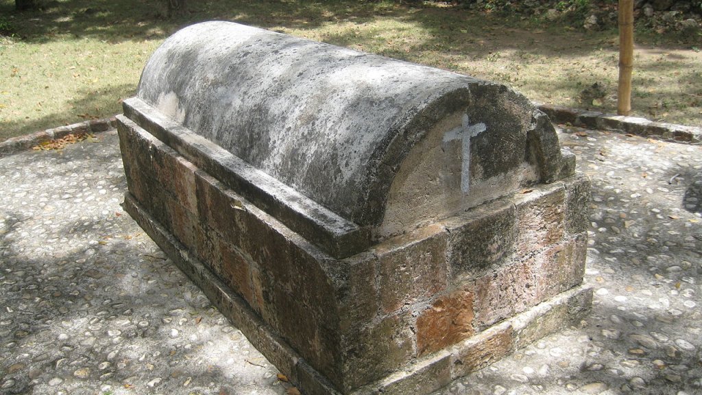 1280px-Annie_Palmer_-_Tomb_at_Rose_Hall