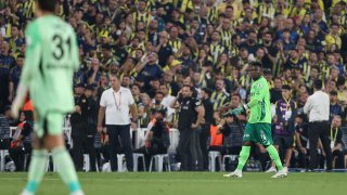 Онана дебютира с грешка в Турция (видео)