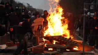 По улиците на града са излезли около 50 хил. протестиращи