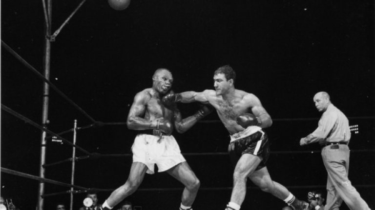 5. Роки от Филаделфия: Роки Марчиано - Джърси Джо Уолкът. 23 септември 1952 г., Филаделфия. Марчиано е претендентът, но мнозина залагат, че той ще детронира остаряващия шампион. Уолкът обаче провежда блестящ тактически бой и доминира във всички рундове, нанасяйки серия тежки удари на Роки. Той пък, любимец на местната публика, е известен с непримирим дух и издръжливост. И с тежкия си десен прав. В 13-ия рунд, 43 секунди преди края (в толкова рундове тогава е мачът за титлата), Роки нанася удар, с който поваля шампиона и всичко приключва. Няма съмнение кой щеше да спечели при съдийско решение след 13 рунда... Но Марчиано става легенда, а последните рундове на мачовете му се наричат Шампионски след този ден.