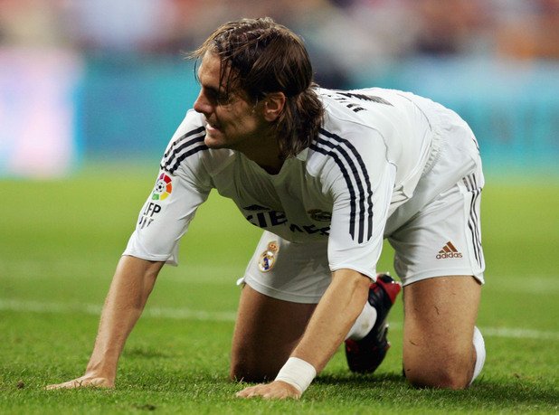 Джонатан Уудгейт.  През август 2004 г. Нюкасъл продаде защитника на Реал срещу 13,4 млн. паунда. Уудгейт се славеше като противоречива фигура - често отсъстваше заради травми и редовно осъмваше в баровете. За дебюта си за Кралския клуб англичанинът трябваше да чака до септември 2005 г. И той бе катастрофален - в дербито с Атлетико Уудгейт си отбеляза автогол и получи червен картон. Тръгна си през 2007 г. след 9 изиграни мача. 