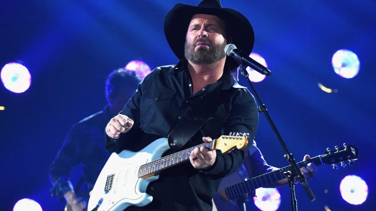 2. Гарт Брукс - 52,2 млн. долара
Доброто представяне на кънтри изпълнителя се дължи най-вече на турнето му из Америка. Контрактът му е за 3,5 години с общо 390 дати за концерти. Определено здрава работа, която се изплаща подобаващо.