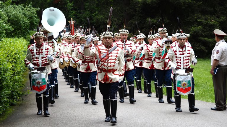 Положиха тленните останки на цар Фердинанд в двореца "Врана" (видео и снимки)