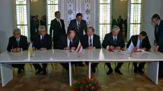RIAN_archive_848095_Signing_the_Agreement_to_eliminate_the_USSR_and_establish_the_Commonwealth_of_Independent_States