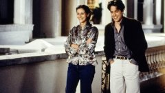 Лондон в "Нотинг Хил"

В романтичната комедия от 1999 г. лондонският квартал Нотинг Хил е задействан като невидимия герой, който сваля маската на героинята на Джулия Робъртс - филмовата звезда Ана Скот - и ѝ позволява да се влюби в обикновен книжар. Сценарият на Ричард Къртис ("Четири сватби и едно погребение", "Наистина любов", "Черното влечуго", "Мистър Бийн") освен че събира Джулия Робъртс и Хю Грант на голям екран, показва и Лондон като пресечна точка на два различни свята: на холивудска знаменитост и на скромен, но романтичен лондончанин, който се влюбва в най-недостъпната жена на планетата.