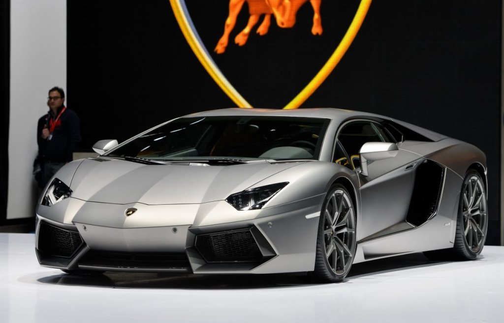 5.Lamborghini Aventador