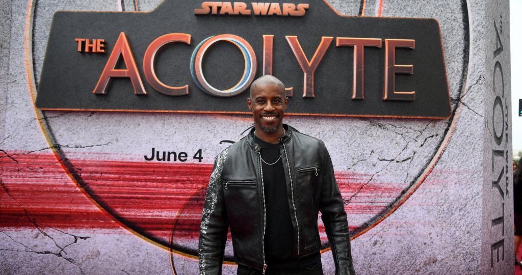 Ахмед Бест
Ахмед Бест изигра противоречивия Джар Джар Бинкс. Ролята му определено не се хареса на голяма част от фенската общност и критиците, които го определиха за абсурден опит за представяне на забавен герой, който по-скоро изглежда като маркетингов продукт за децата. Дори някои го определят за "расистки стереотип с карибски акцент." 
В следващите години Бест така и не получава каквато и да е значима роля - единствено и само епизодични участия от време на време в някой нискобюджетен филм или епизод от някой сериал.
Все пак актьорът има своя втори шанс в сериала The Mandalorian от 2023 г. За една серия изигра опитния джедай Келеран Бек с вероятно доста интересна история и като нищо може да видим някое спиноф шоу за него.