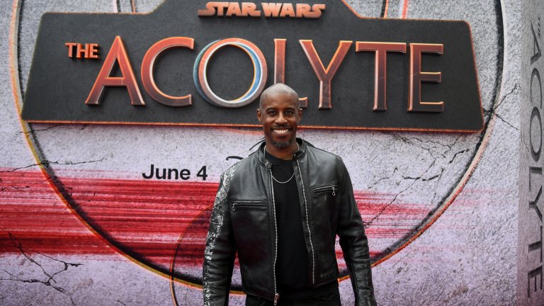 Ахмед Бест
Ахмед Бест изигра противоречивия Джар Джар Бинкс. Ролята му определено не се хареса на голяма част от фенската общност и критиците, които го определиха за абсурден опит за представяне на забавен герой, който по-скоро изглежда като маркетингов продукт за децата. Дори някои го определят за "расистки стереотип с карибски акцент." 
В следващите години Бест така и не получава каквато и да е значима роля - единствено и само епизодични участия от време на време в някой нискобюджетен филм или епизод от някой сериал.
Все пак актьорът има своя втори шанс в сериала The Mandalorian от 2023 г. За една серия изигра опитния джедай Келеран Бек с вероятно доста интересна история и като нищо може да видим някое спиноф шоу за него.