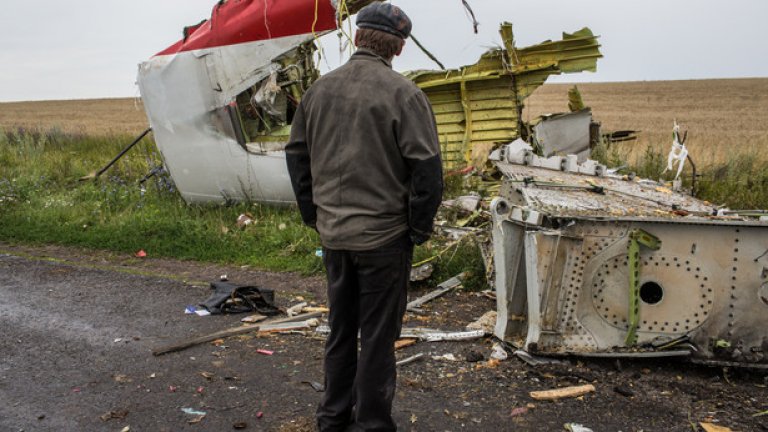 Холандия прибира останките от MH17