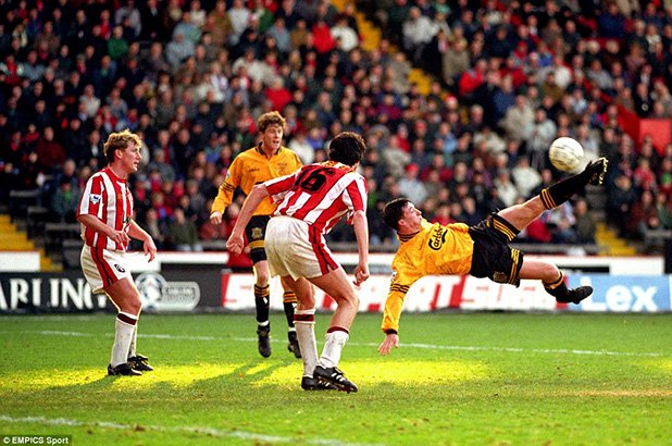Роби Фаулър прави страхотен гол в свой стил, но Ливърпул изпуска важни точки в деня за отваряне на подаръците през 1993-а. Гостуването на Шефийлд Юнайтед завършва 1:1.