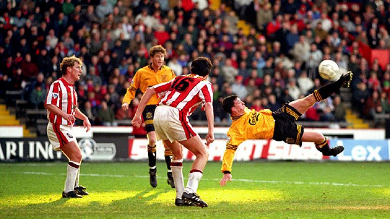 Роби Фаулър прави страхотен гол в свой стил, но Ливърпул изпуска важни точки в деня за отваряне на подаръците през 1993-а. Гостуването на Шефийлд Юнайтед завършва 1:1.