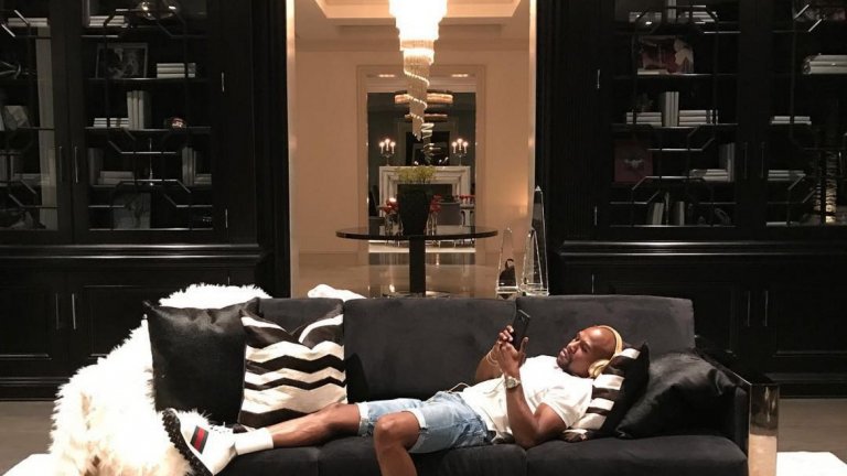 Флойд Мейуедър обича да се хвали, а последното нещо, с което се похвали, бе новият му дом - палат за 25 милиона долара...