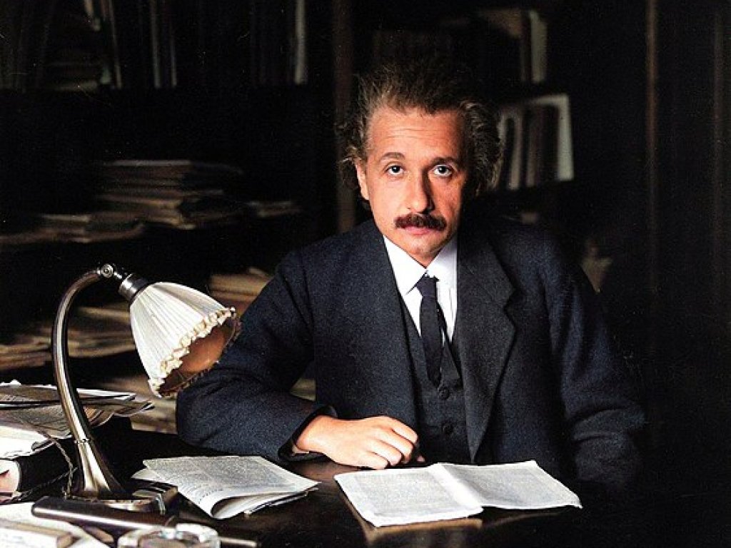 Albert_Einstein_photo_1920