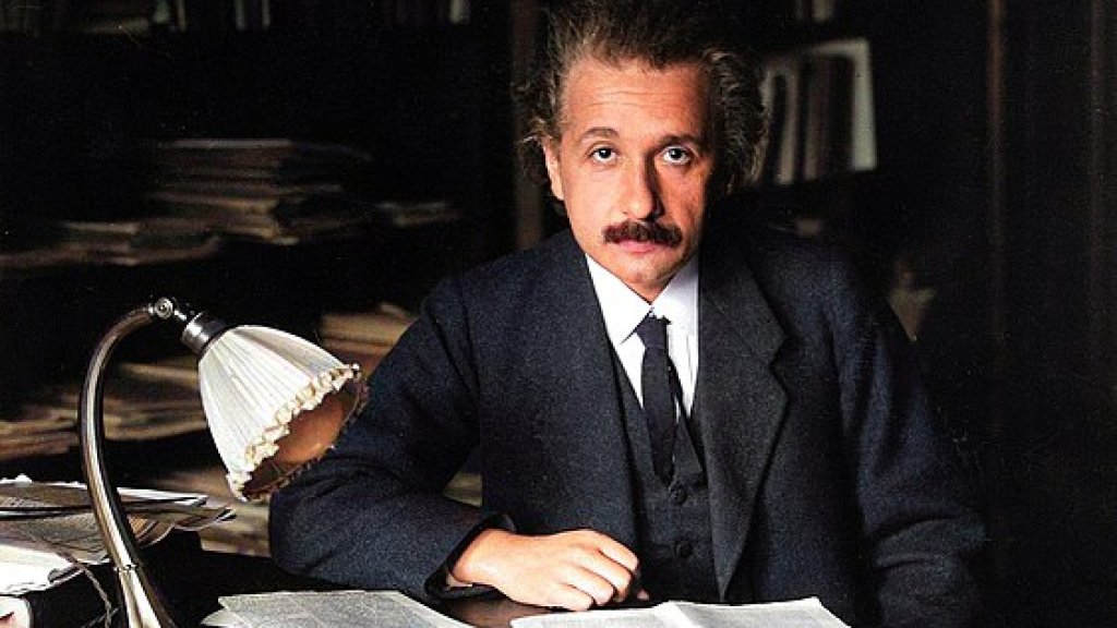 Albert_Einstein_photo_1920