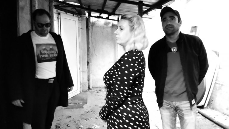 И ще ви накара да обикаляте като призрак край бензиностанция, докато се чудите какво на Линч да си пуснете довечера.