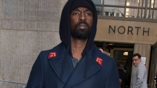 Бивша звезда от НБА наби сина си и двама полицаи на летището, арестуваха го