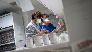 Първи заразени в Германия и Франция