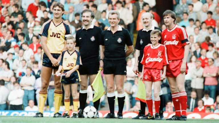 Най-драматичен финал на сезон в историята на английския футбол? Трудно ще се намери друг като Ливърпул - Арсенал от 1989 г. На домакините стигаше и загуба с 1 гол, но в последната секунда Майкъл Томас вкара за 0:2, и то само месец след трагедията на "Хилзбъро". Това бе двоен много тежък удар за институцията Ливърпул.