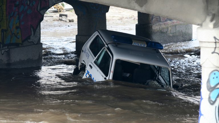 Патрулка падна във Владайска река