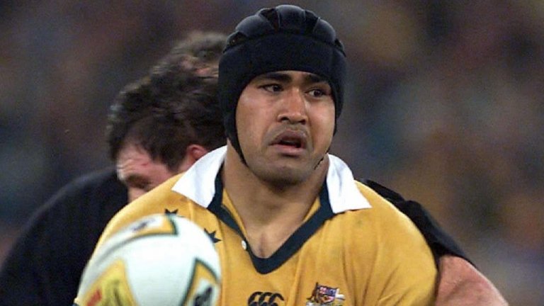 Тийнейджъри с мачете пратиха ръгби легенда и семейството му в болница