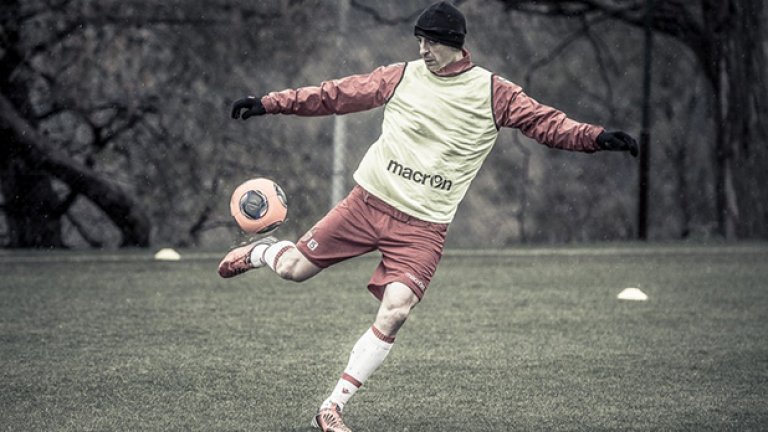 Димитър Бербатов
Българският нападател основа фондация на свое име, чиято основна дейност е подпомагането на талантливи деца в тяхното поле на дейност.
Родната звезда подпомага деца както със спортни заложби, така и с академични таланти. Всяка година той връчва специални награди на първенците в отделните категории.