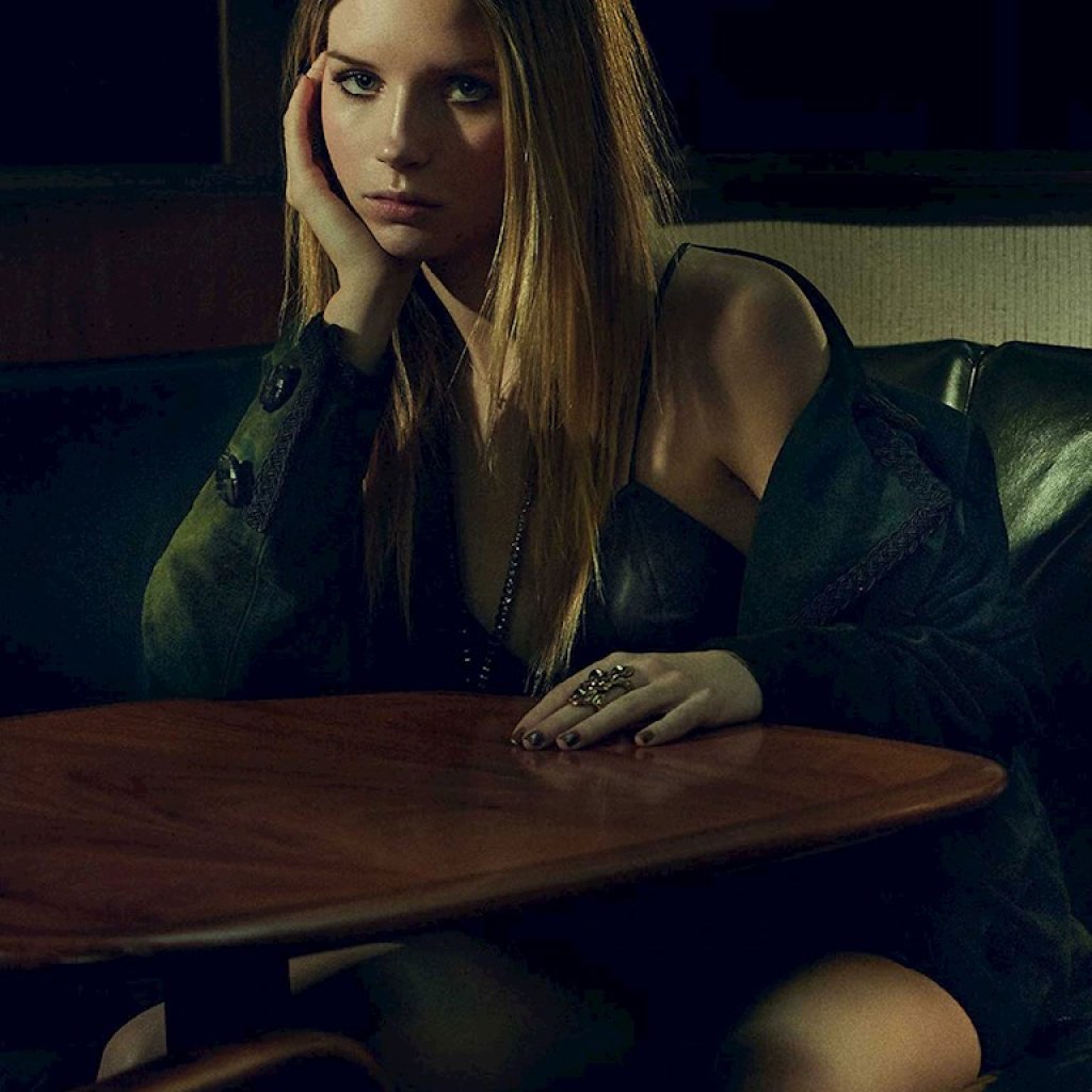 Кадър от фотосесията за Vogue