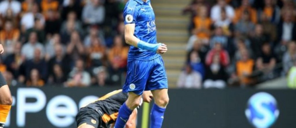 Лестър – Хъл, събота 17:00 часа
Изненадващо, Хъл стигна до само 1:1 срещу Бърнли в последния кръг и направи ситуацията си още по-трудна. Сега „тигрите” гостуват на шампиона Лестър, който изглеждаше като прероден при победата с 3:1 над Ливърпул след уволнението на Клаудио Раниери. Първият двубой през сезона завърши с успех за „тигрите” и сега шампионите ще искат реванш пред собствена публика. Лестър дръпна леко след успеха над Ливърпул, но все още е само на две точки от опасната зона, където е Хъл. Двубоят е директен сблъсък за оставането във Висшата лига и може да очакваме голове, тъй като времето за трупане на точки изтича. 
Сигурна прогноза:  1 – 1,85
Рисков залог: 1 и над 2,5 гола – 3