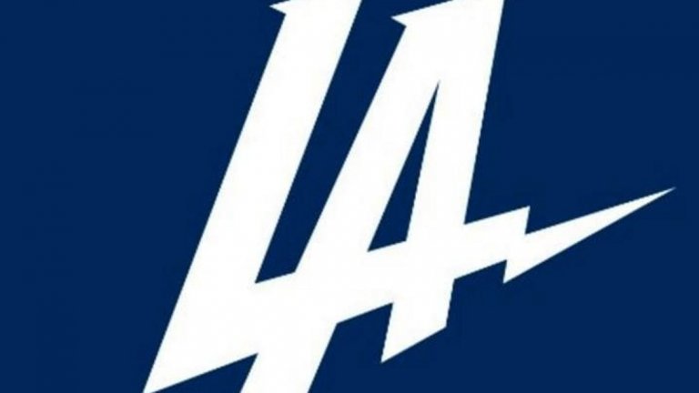 Трагедията на феновете на Сан Диего Чарджърс беше голяма. Не само заради логото, а и заради фактът, че отборът бе изместен в Лос Анджелис. Това се казва двоен удар под пояса.