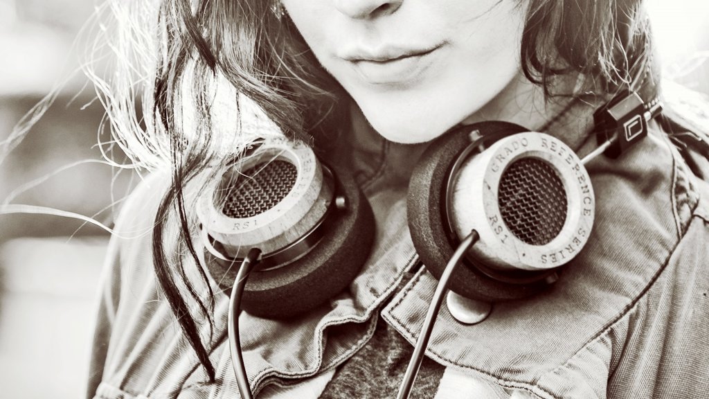 listening to music1