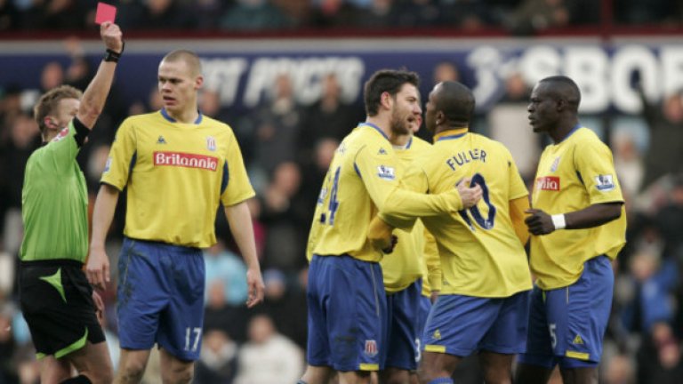 Рикардо Фулър (Стоук Сити)
Фулър обезумя по време на мач срещу Уест Хем и обвини за гола капита на тима Анди Грифин, удряйки го в лицето. И за това бе изгонен.