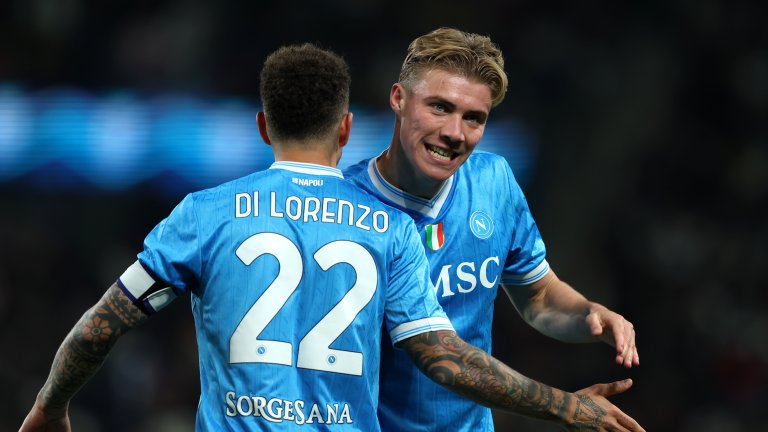 Наполи тресна Милан и отива на финал