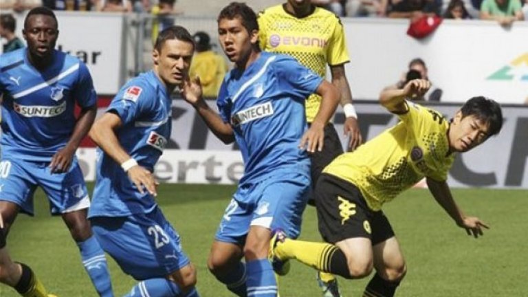 Босненецът Сеад Салихович (вторият в синьо) отбеляза победния гол за Хофенхайм срещу Борусия (Дортмунд)
