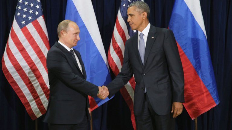 Владимир Путин изглеждаше, така да се каже, загадъчно. 
Той се усмихваше едва забележимо: на лицето му сякаш беше изписана цялата предистория на тази среща. На лицето на американския президент беше изписан нейният послеслов. А този послеслов беше безмълвен.
