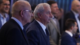 Партия, която още през 2009 г. се изчерпа от идеи и визия за бъдещето на страната, се буди за нов живот сега. Къде е смисълът?
