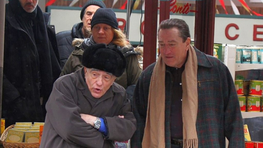 48BC495D00000578-5331335-Sorting_out_the_moves_Director_Martin_Scorsese_and_actor_Robert_-a-5_1517337308815