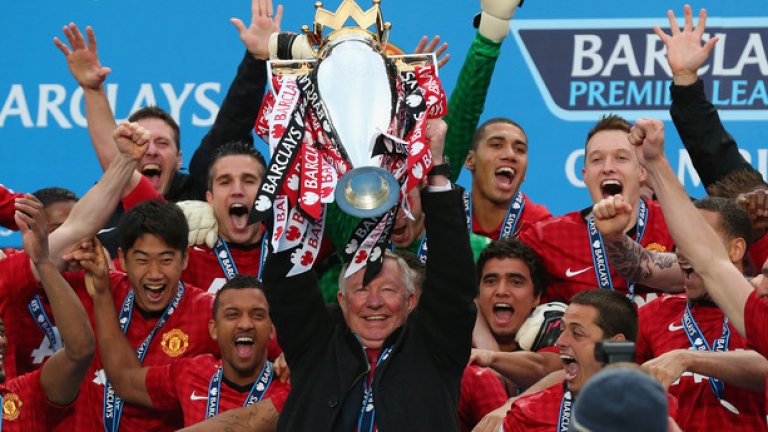 Сър Алекс Фъргюсън
Бившият мениджър на Манчестър Юнайтед, който иска да види как Шотландия гласува отрицателно на референдума, казва, че не е честно шотландци като него, които живеят другаде в Обединеното кралство, да нямат право на вот.  "800 хиляди шотландци, като мен, живеят и работят в други части на Обединеното кралство. Ние не живеем в чужбина, ние сме просто в друга част на кралството. Ние може да нямаме право да гласуваме, но имаме какво да кажем и сме сериозно загрижение за страната си", казва прочутият мениджър