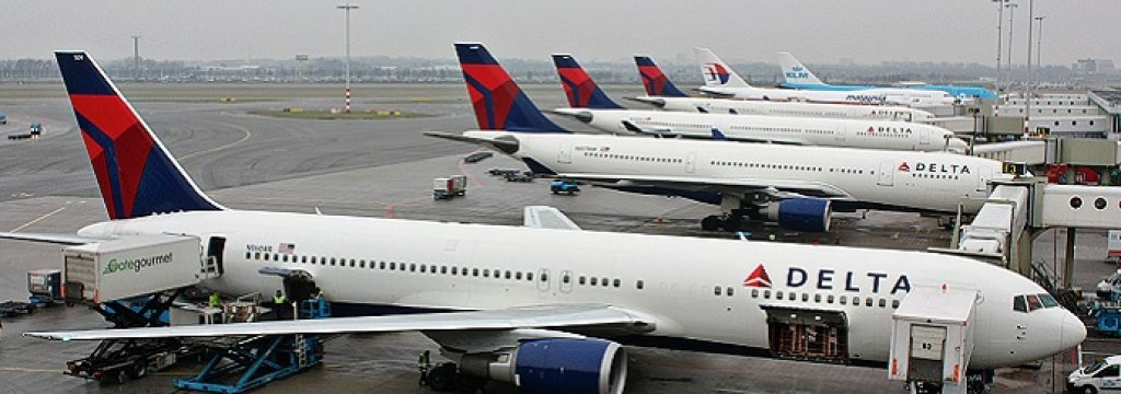 Boeing_767-332ER,_Delta_Air_Lines,_Amsterdam