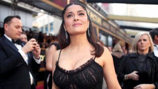 "Обаждаше ми се и ми крещеше защо имам сключени вежди и мустаци", припомня си Салма Хайек за ролята си на Фрида Кало