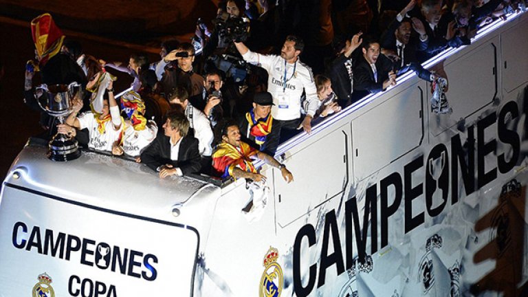 Кралско посрещане за Реал в столицата (снимки)