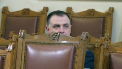 Преди да дойде на власт, Мирослав Найденов като изгряващ лидер на ГЕРБ сипеше яростни закани срещу заменките на тройната коалиция
