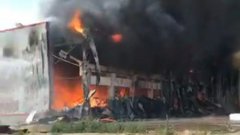 Голям пожар гори в склад в Казичене