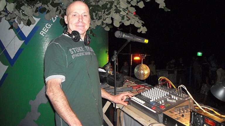 20 години по-късно - един DJ се завръща при родната си публика
