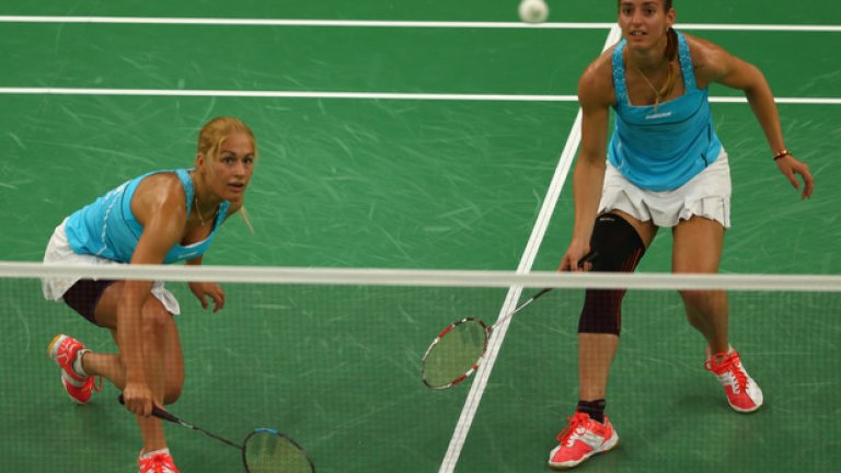 Габриела (вляво) и Стефани Стоеви бяха най-силната двойка в женския турнир по бадминтон и заслужено спечелиха златото. Те не загубиха нито един гейм през надпреварата. Габриела Стоева е на 20 години, а Стефани на 19