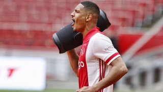 Диамантът на Аякс, който повтори Ван Бастен, изпревари Хааланд и сам е вкарал колкото ПСЖ и Юве