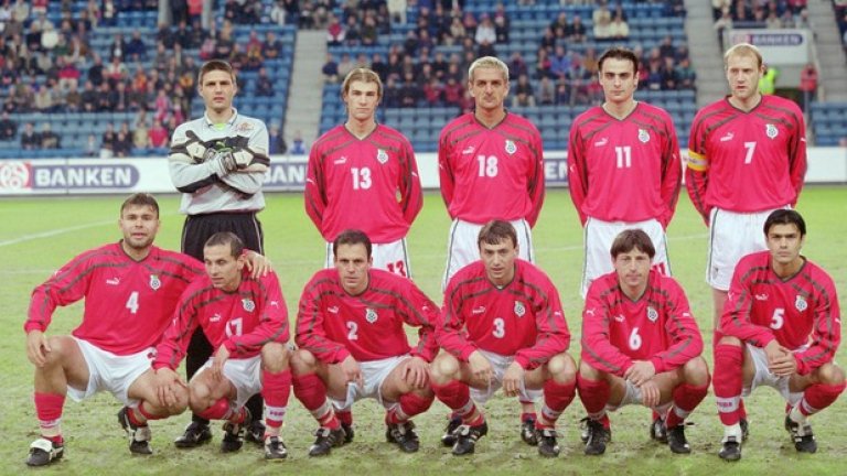Съставът на националите, изправил се срещу Норвегия в контрола през 2001 г. Тогава те отново ни победиха с 2:1